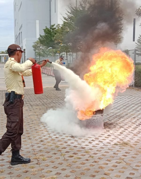 Pelatihan Fire Drill Kebakaran Gedung Arcopodo Meru Utama